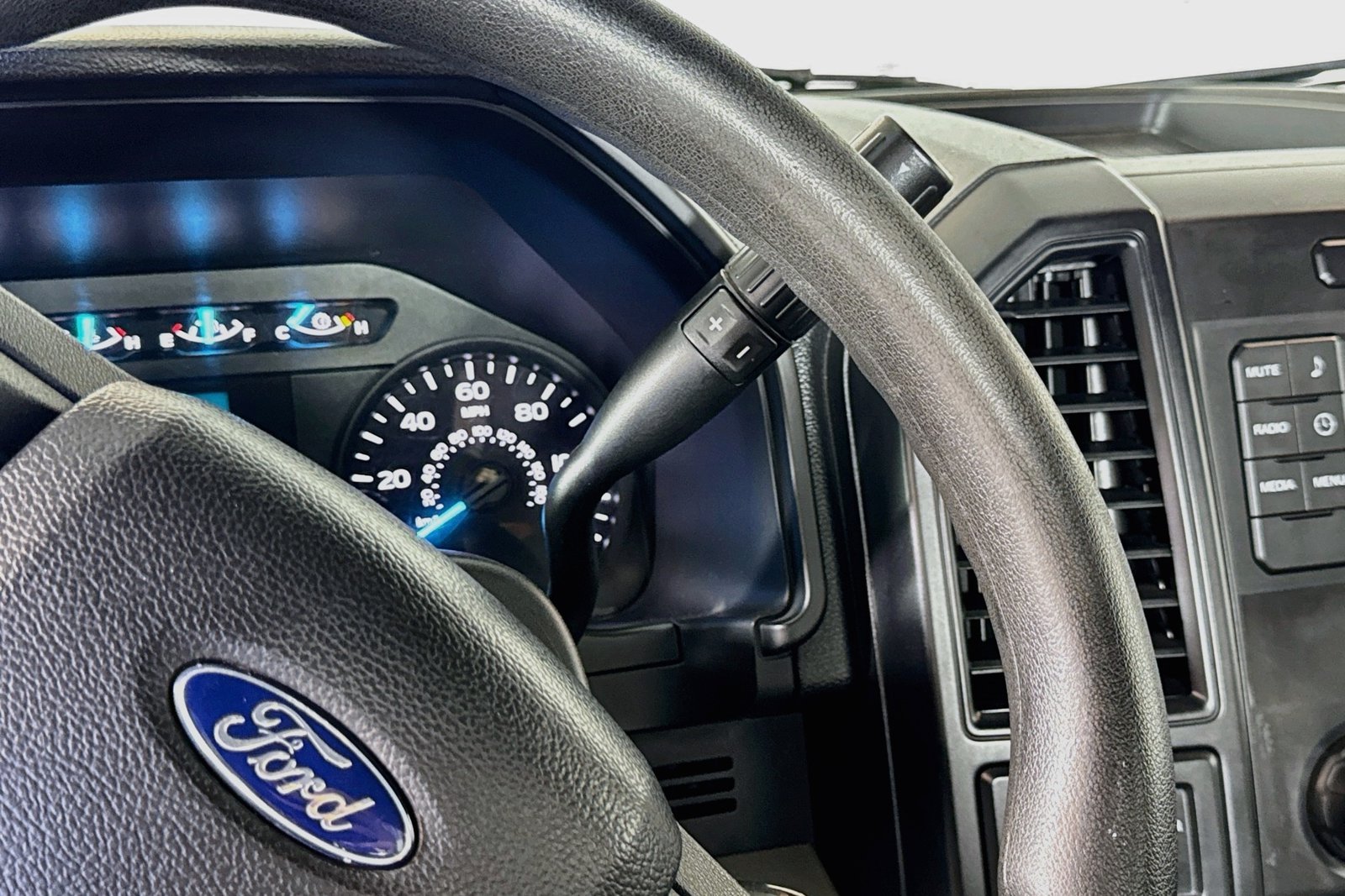 Used 2020 Oxford White Ford XL image 15