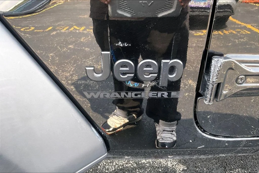 Used 2024 Black Jeep Sport S image 31