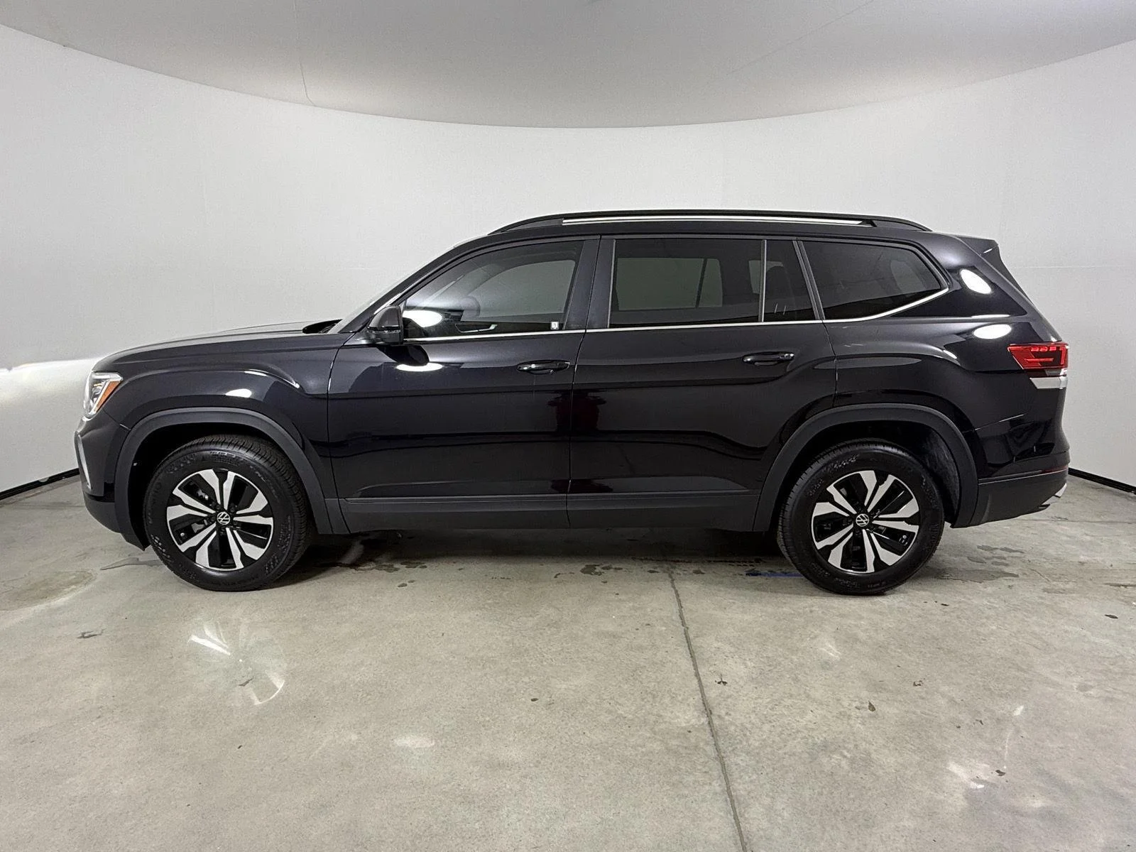 New 2026 Deep Black Pearl Volkswagen 2.0T SE image 8