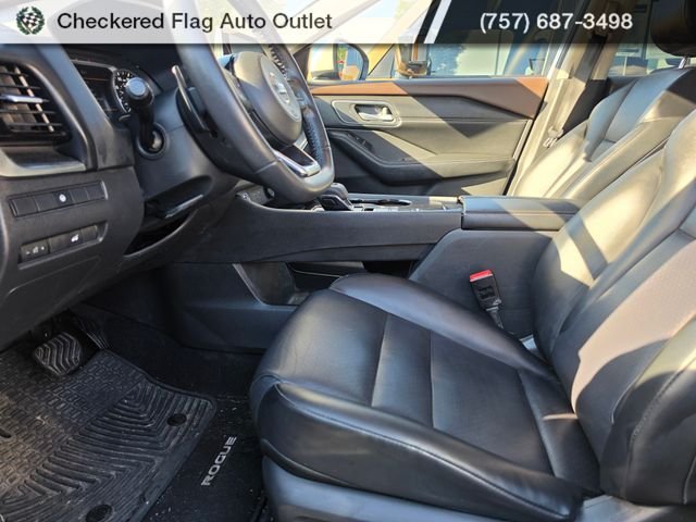Used 2021 Pearl White Nissan SV image 8