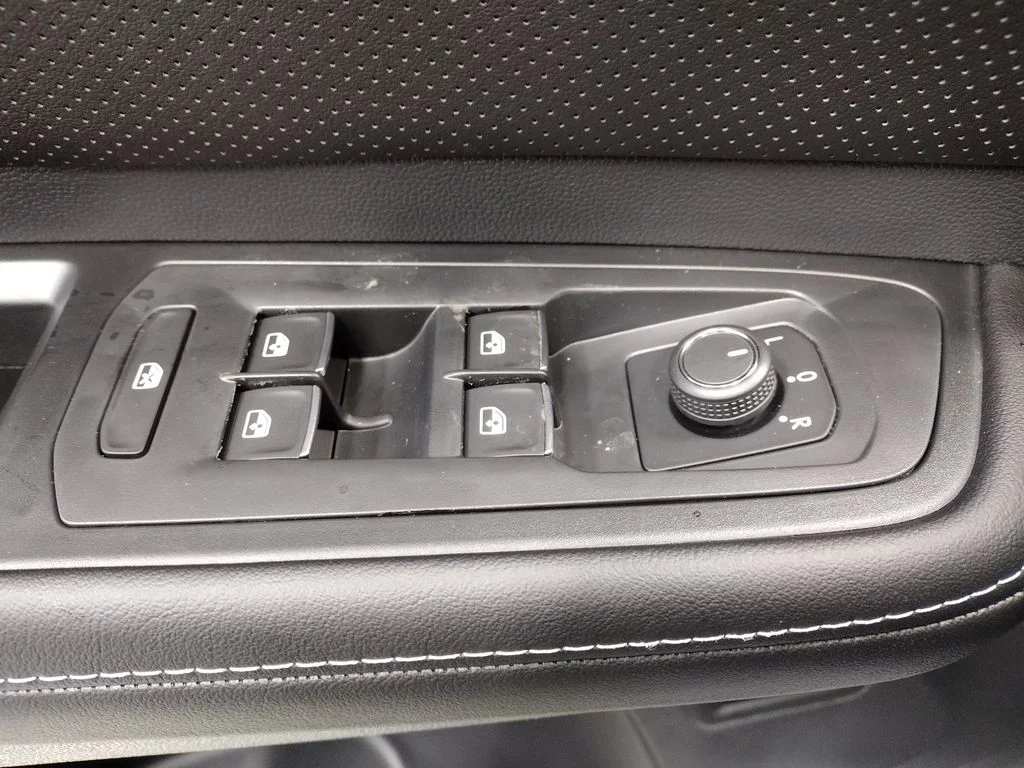 New 2026 White Volkswagen SE w/Technology image 20