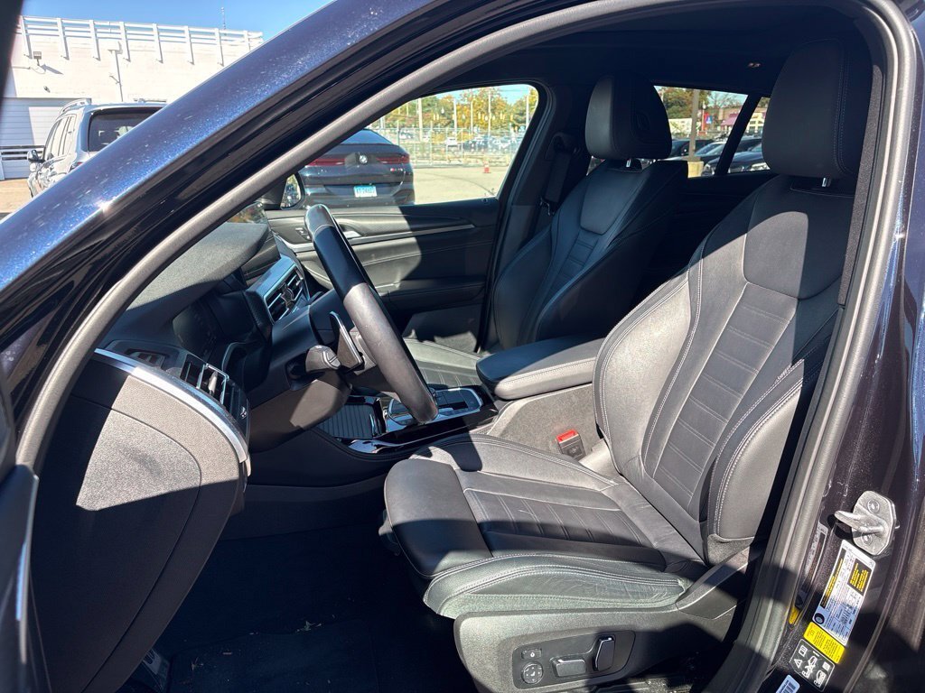 Used 2024 Black BMW xDrive30i image 10