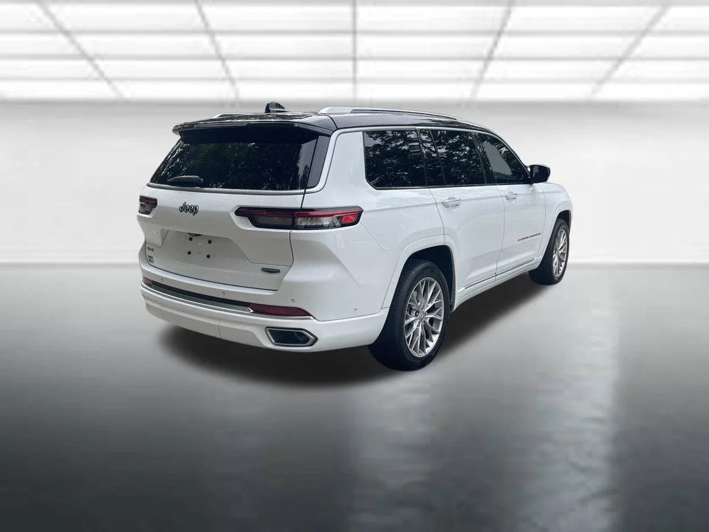 Used 2024 White Jeep Summit image 4