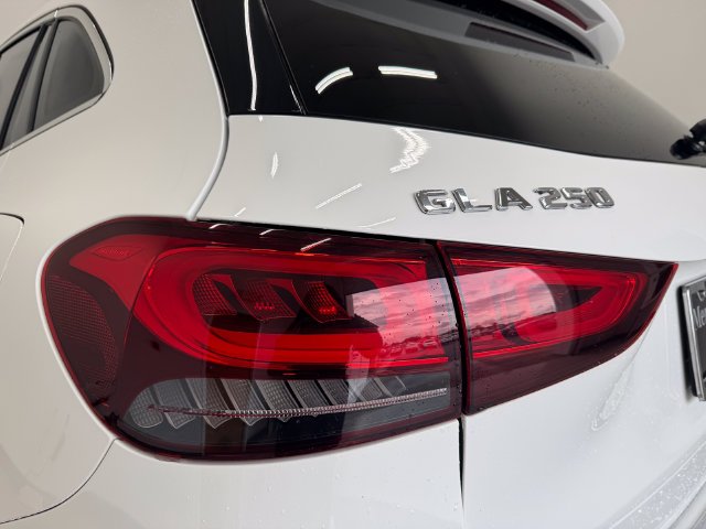 Certified Used 2022 Polar White Mercedes-Benz GLA 250 image 33