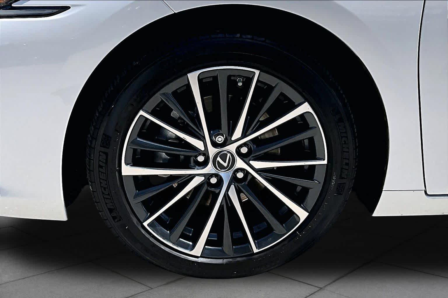 Used 2023 Eminent White Pearl Lexus  image 11