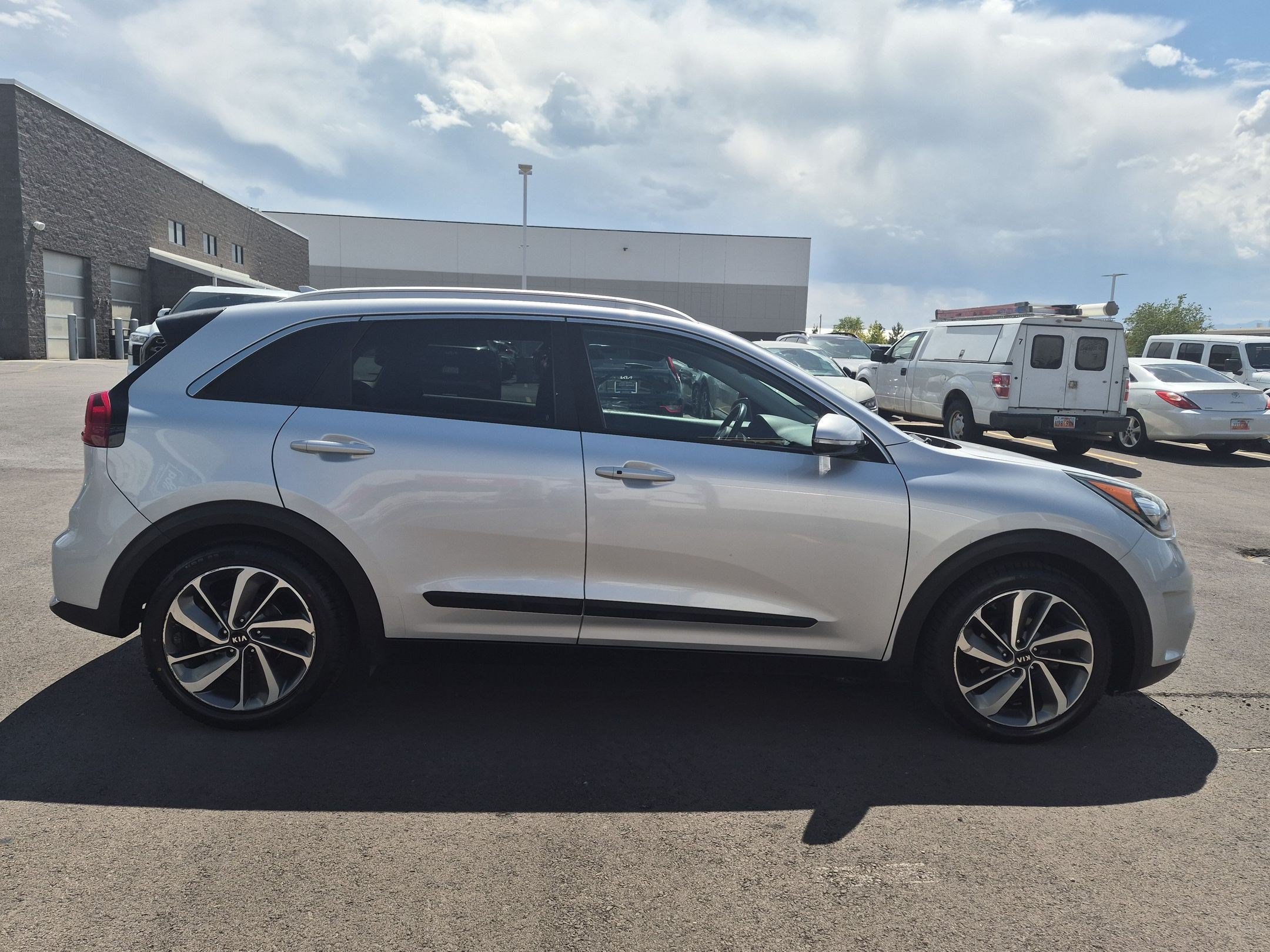 Used 2018 Silky Silver Kia Touring image 6