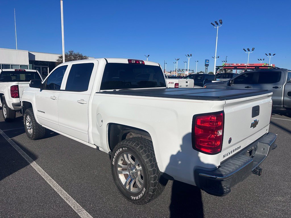 Used 2018 SUMMIT WHITE Chevrolet LT image 3