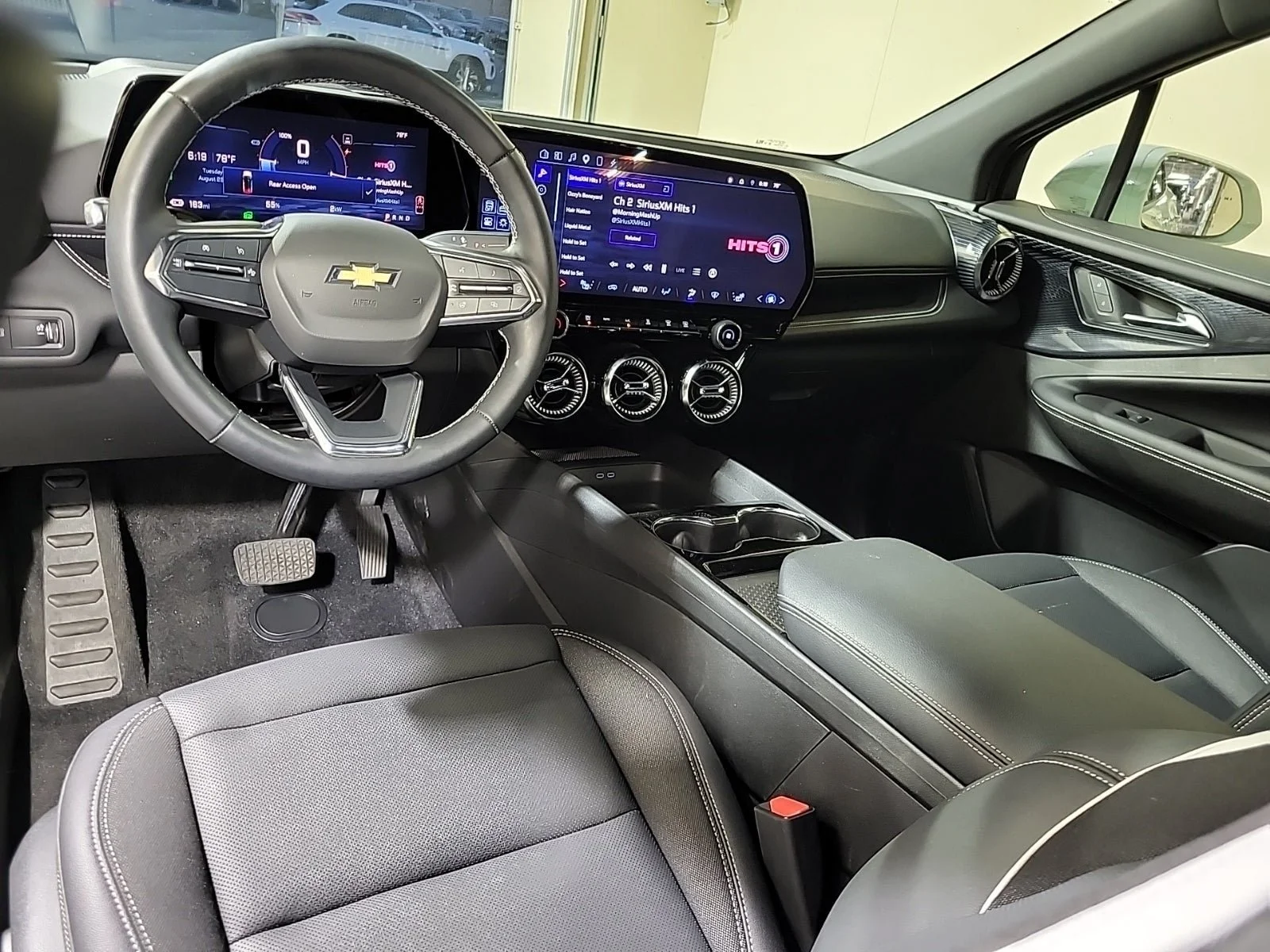 Used 2024 Summit White Chevrolet LT image 2