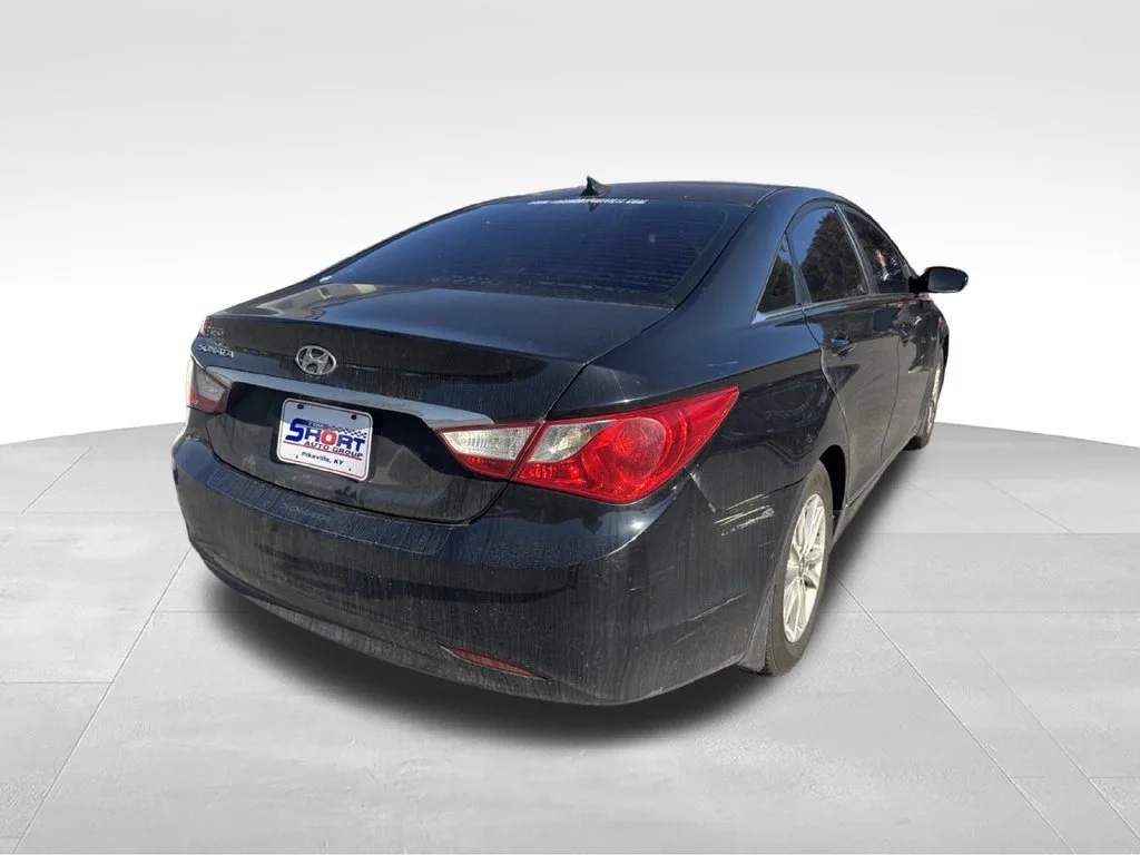 Used 2013 Black Hyundai GLS image 5