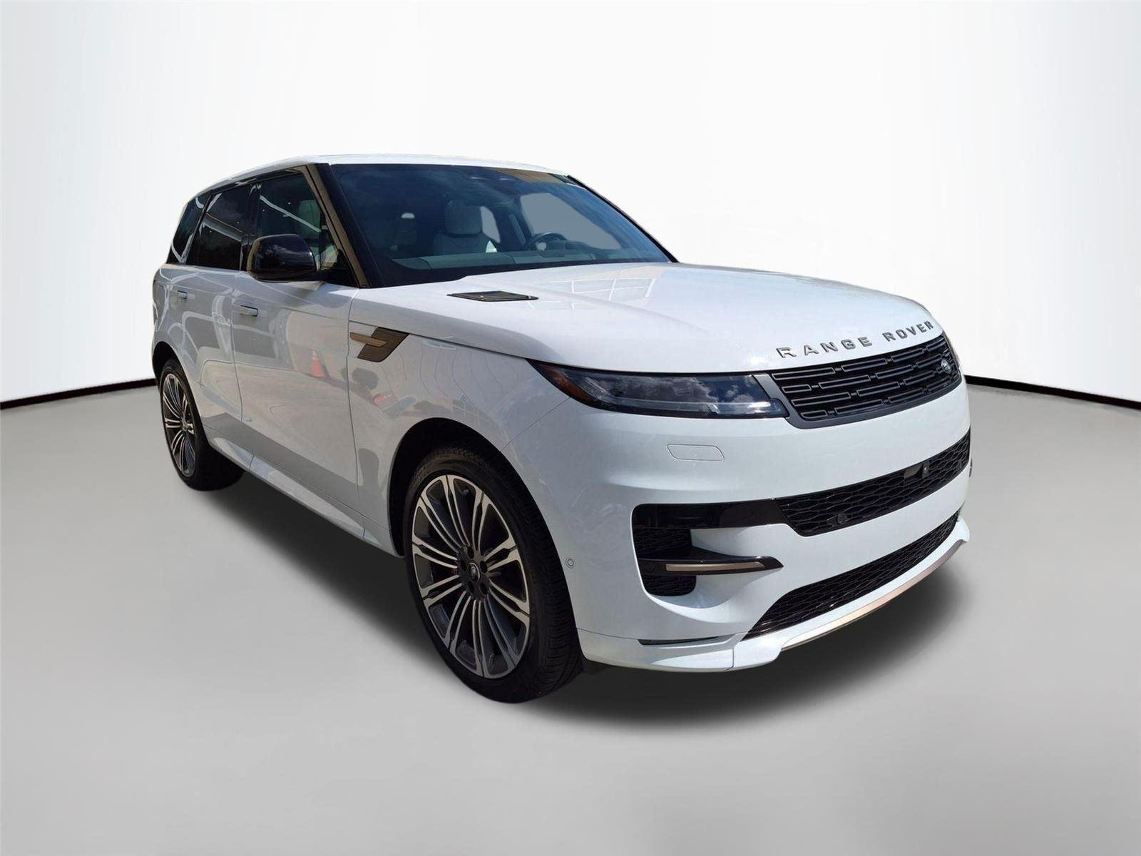 Used 2024 Fuji White Land Rover Dynamic SE image 3