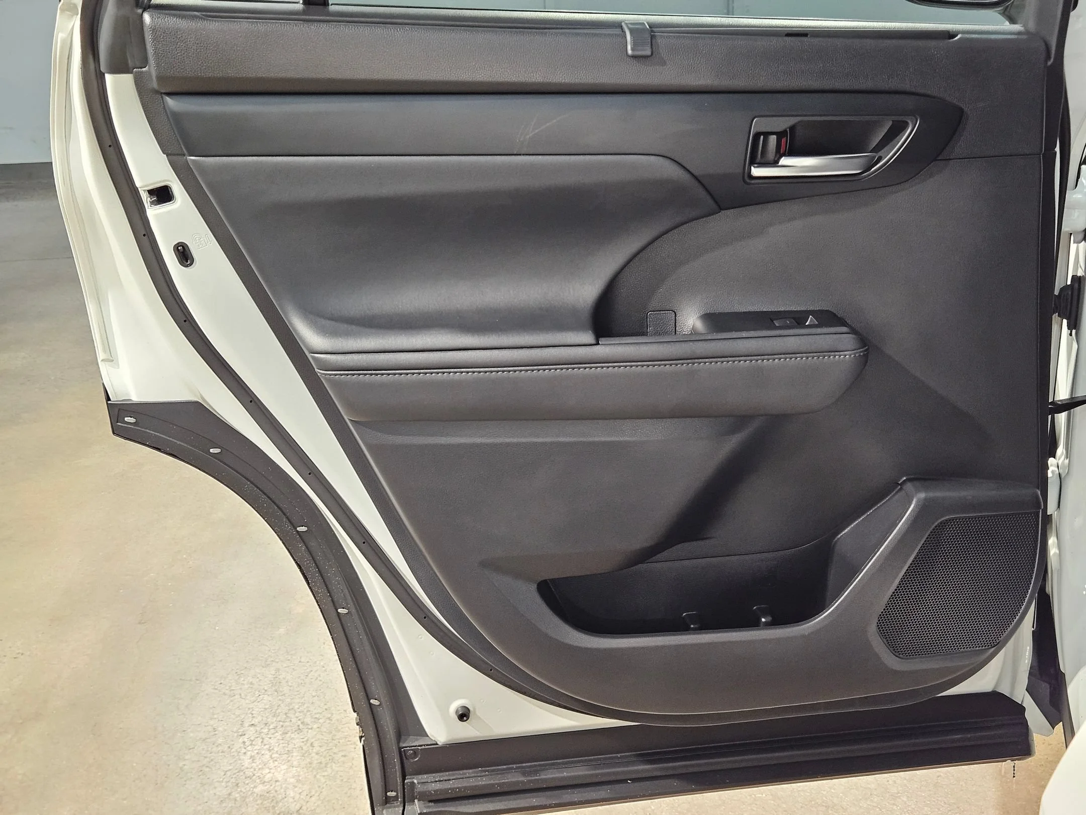 Used 2021 Blizzard Pearl Toyota XLE image 34