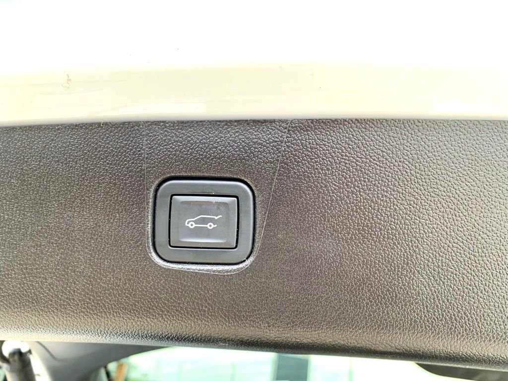 Used 2024 White Chevrolet LT image 22