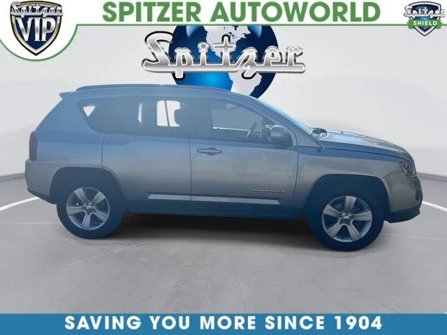 Used 2015 Silver Jeep Latitude image 10