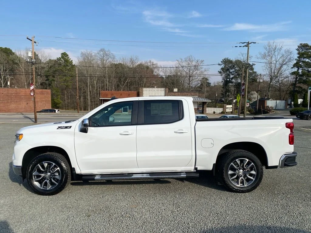 2025 Chevrolet Silverado 1500 LT - Photo 6