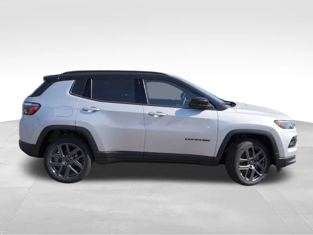 New 2026 Silver Zynith Metallic Clear-Coat Exterior Paint Jeep Limited image 2