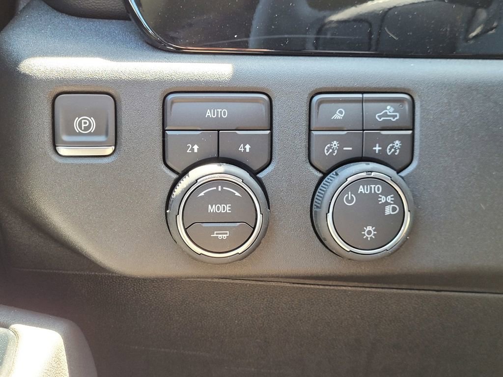 2025 Chevrolet Silverado 1500 LT - Photo 13