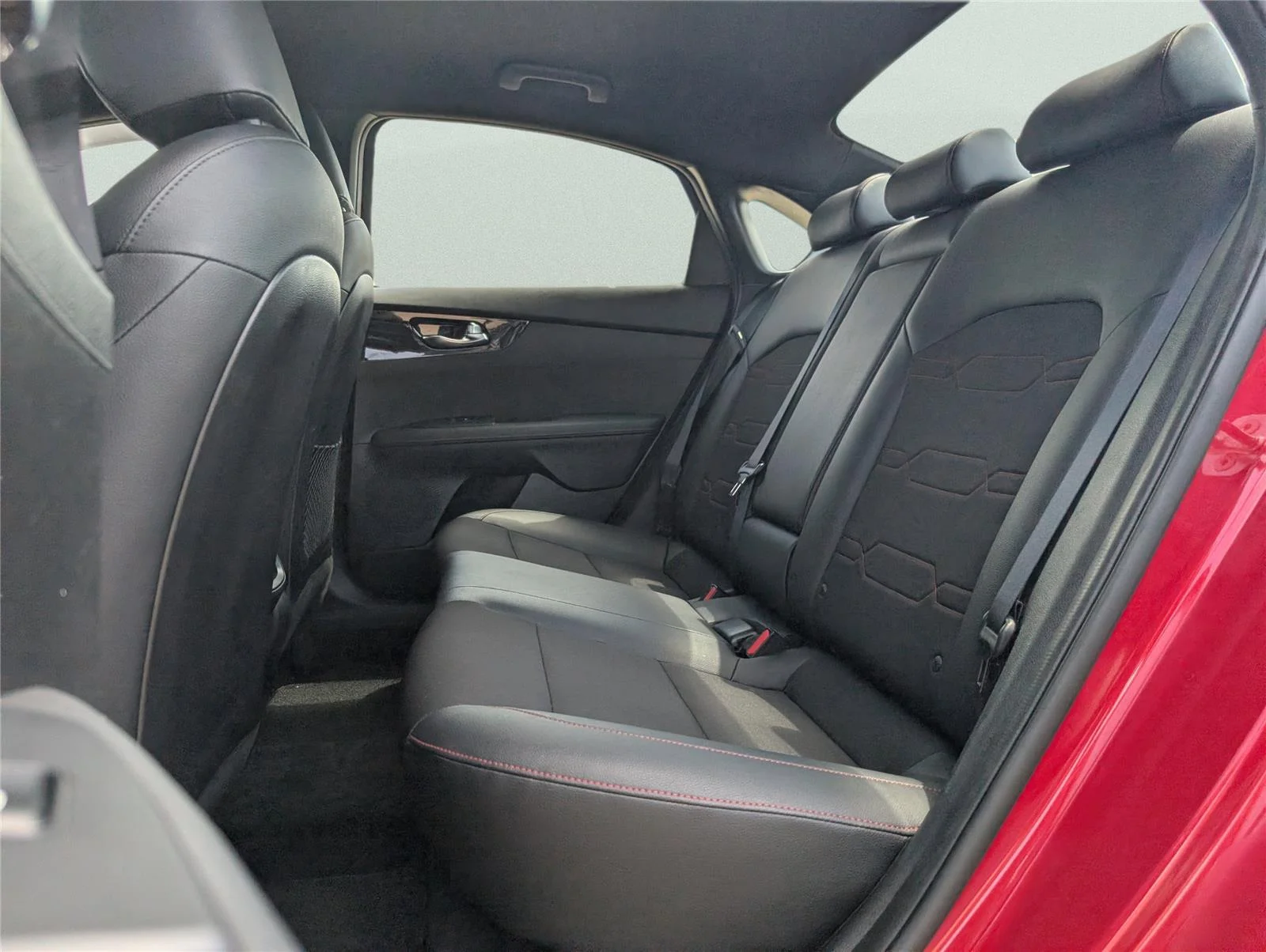 Used 2022 Currant Red Kia GT image 17