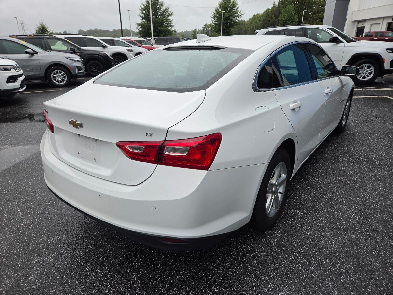 Used 2024 Summit White Chevrolet 1LT image 5