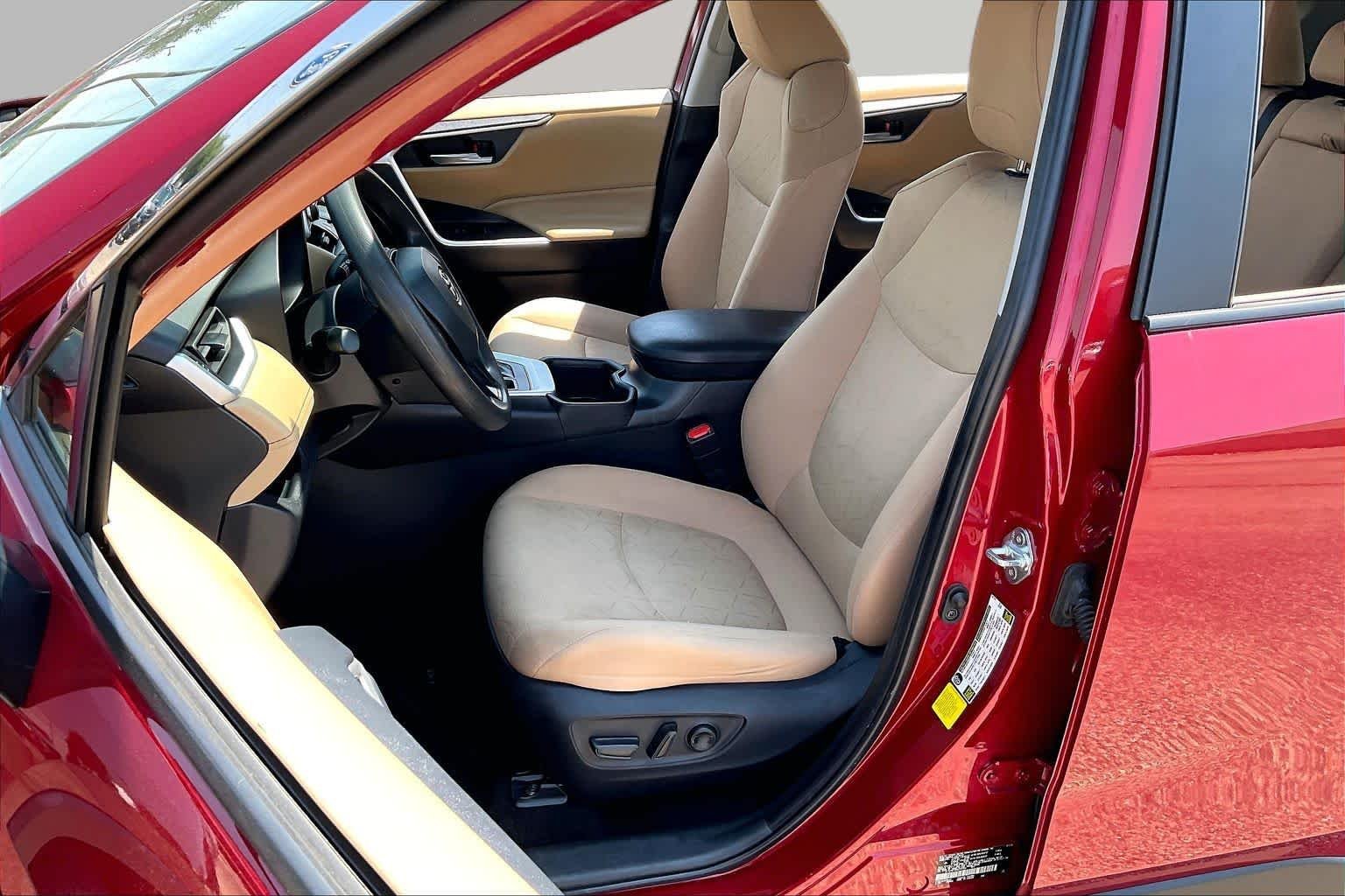 Used 2025 Ruby Flare Pearl Toyota XLE image 8