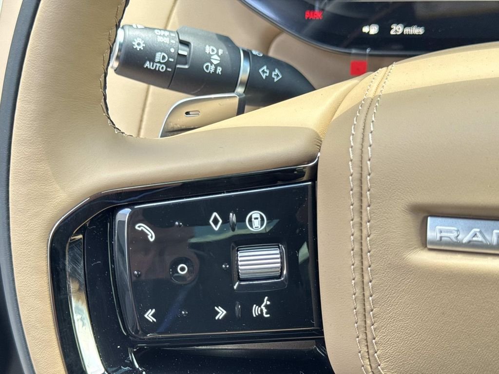 New 2026 Santorini Black Land Rover Dynamic SE image 30