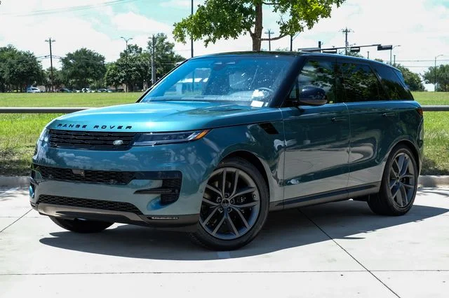 New 2026 Giola Green Metallic Land Rover SE image 2