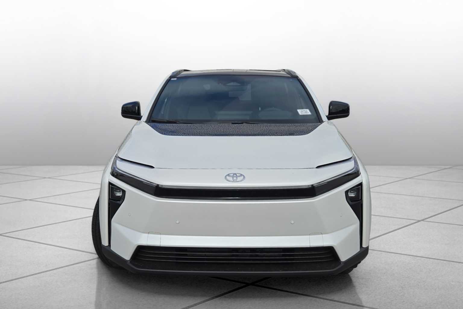 New 2026 Wind Chill Pearl Toyota XLE Plus image 3