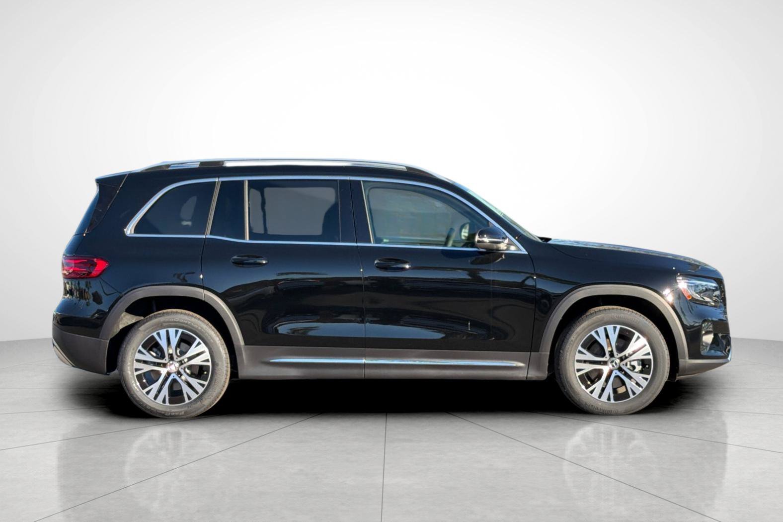 New 2026 Night Black Mercedes-Benz GLB 250 image 30