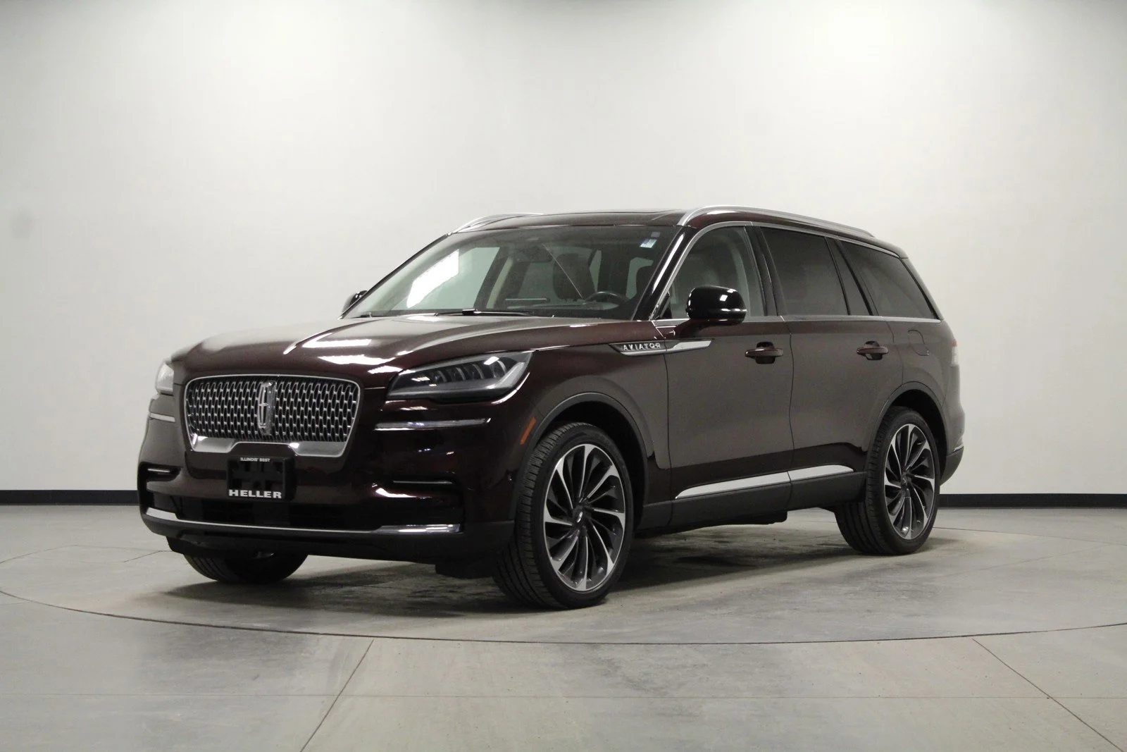 Used 2022 Burgundy Velvet Metallic Tinted Clearcoat Lincoln Reserve image 8