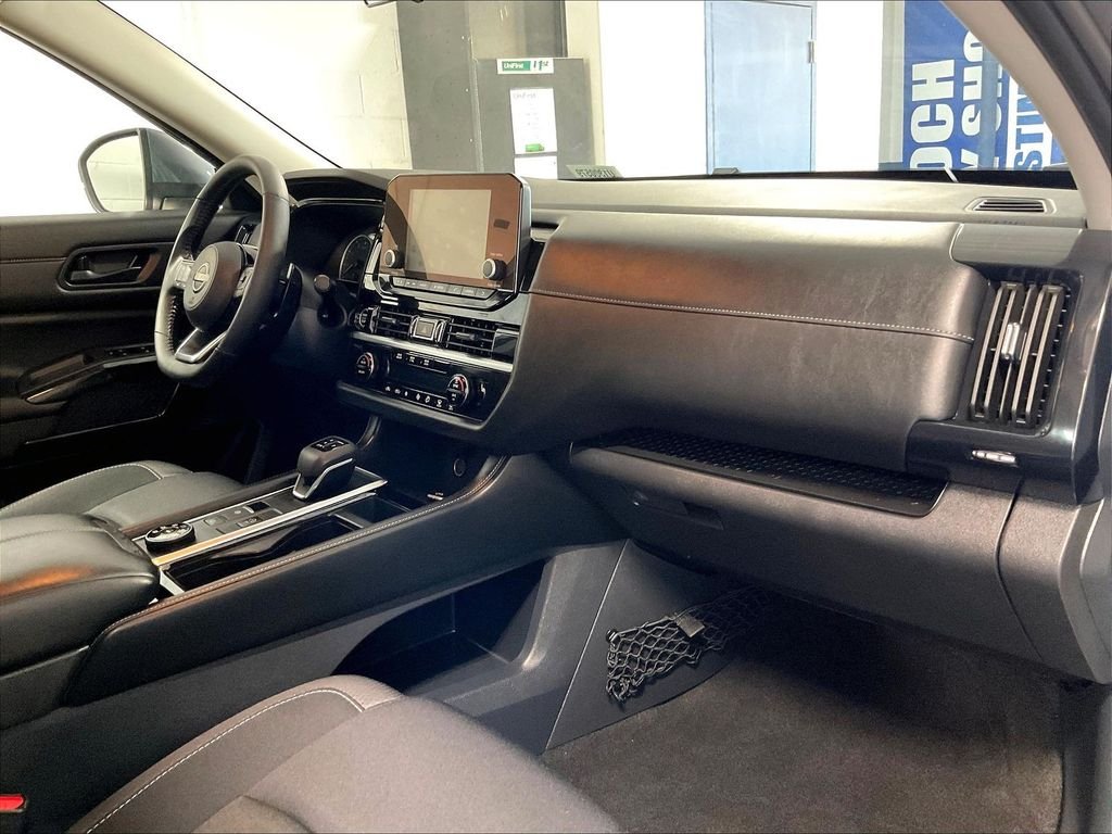 Used 2023 Gray Nissan SV image 14
