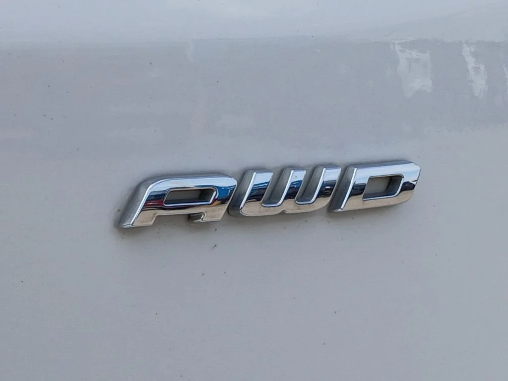 Used 2022 White Ford SEL image 19