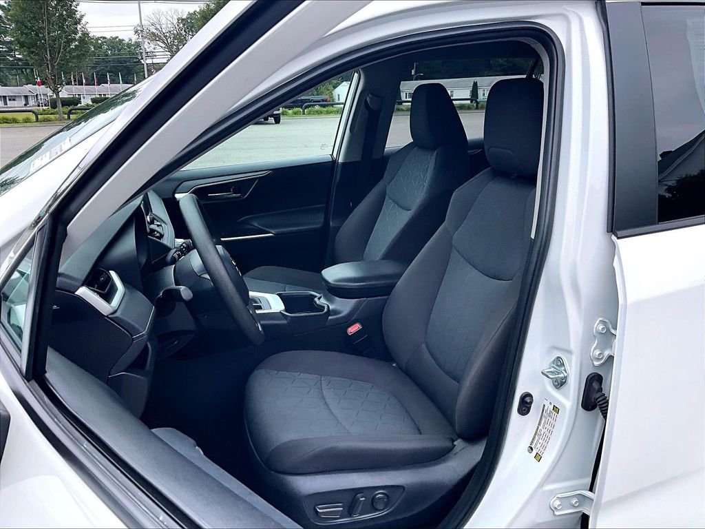 Used 2025 White Toyota XLE image 10