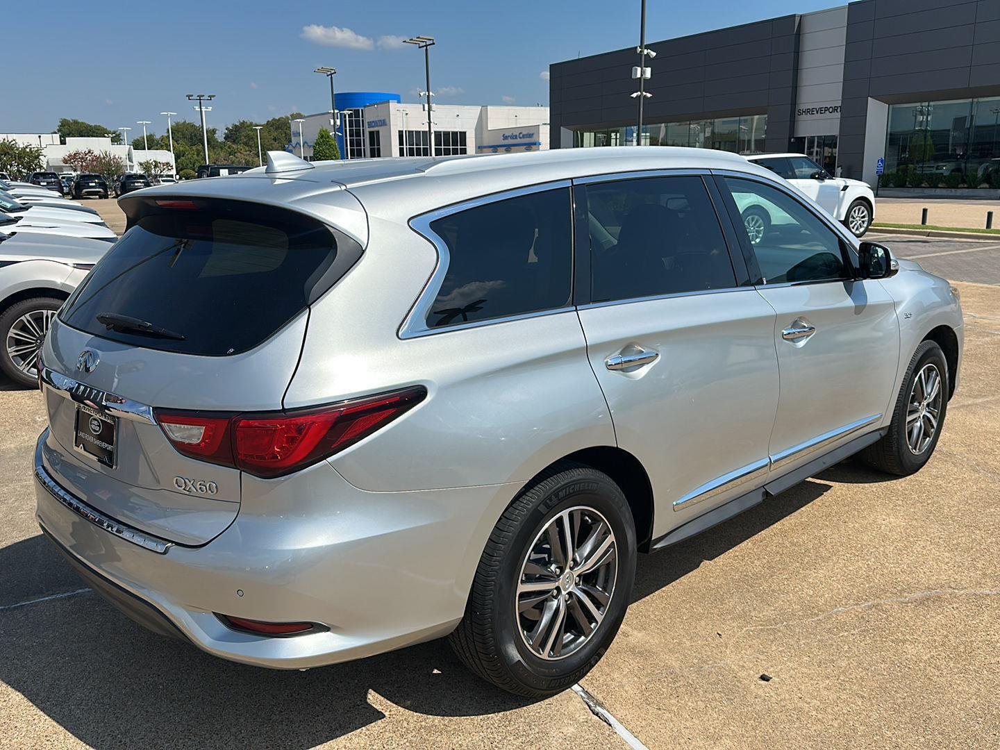 Used 2016 Liquid Platinum INFINITI  image 4