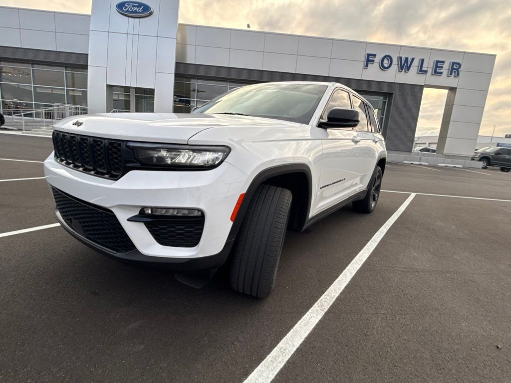 Used 2023 White Jeep Limited image 1