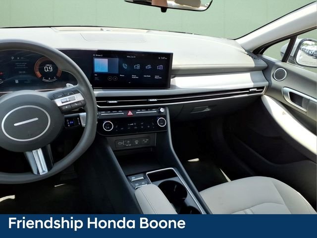 Used 2024 Silver Hyundai SEL image 19