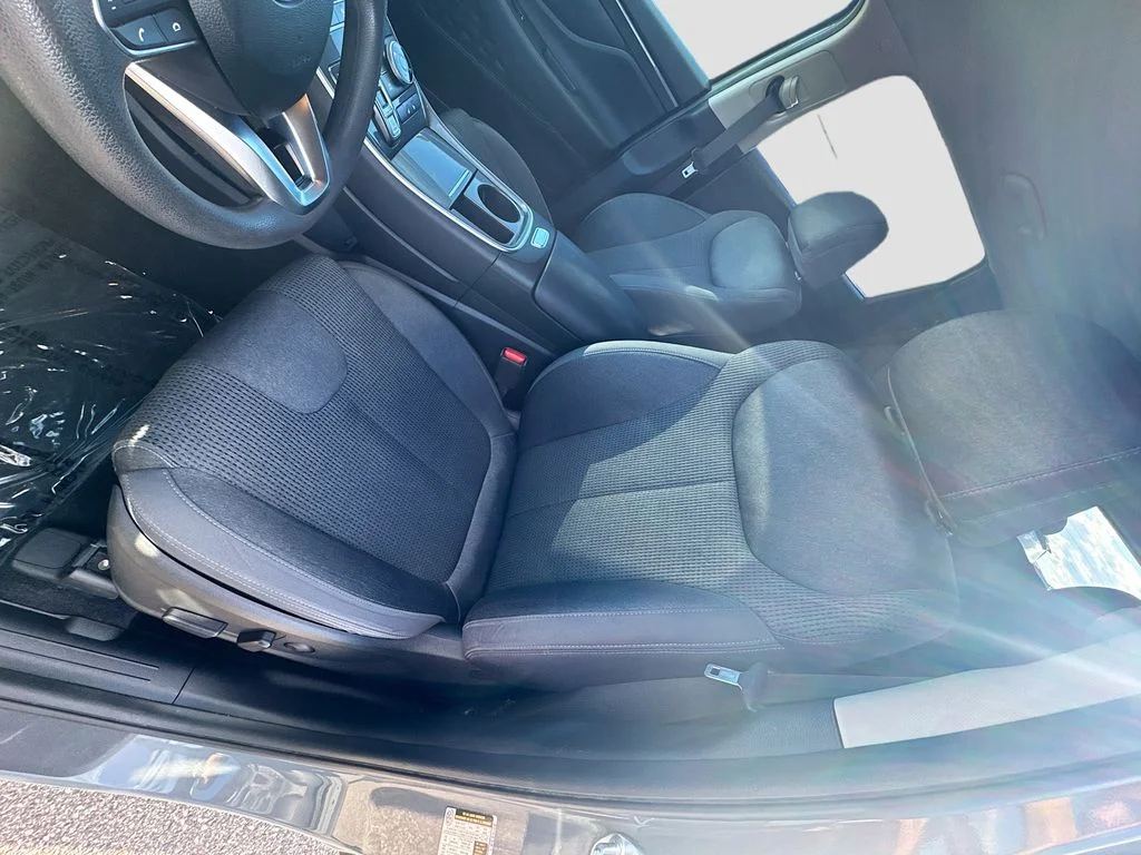 Used 2022 Hampton Gray Hyundai SEL image 16