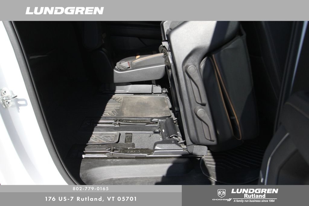 Used 2023 White GMC AT4 image 44