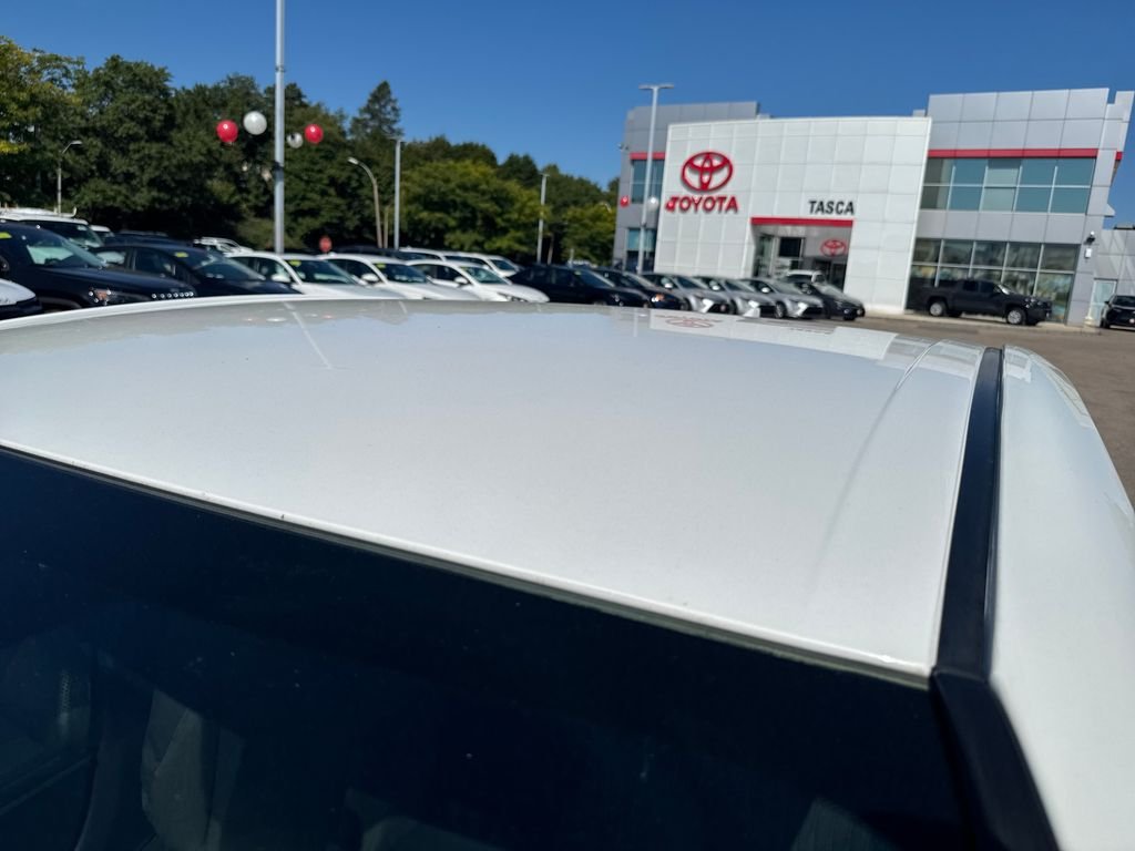 Used 2025 White Toyota LE image 43