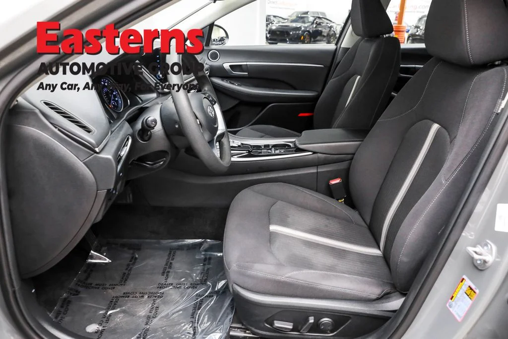 Used 2023 Gray Hyundai SEL image 14