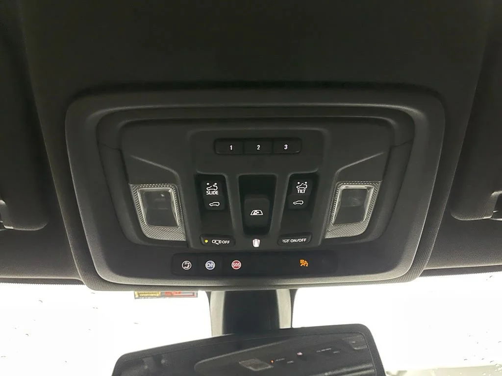 Used 2022 Summit White GMC AT4 image 24