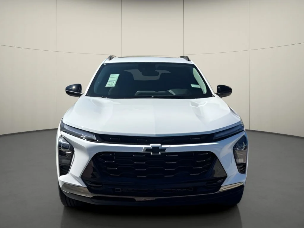 New 2026 Summit White Chevrolet ACTIV image 5