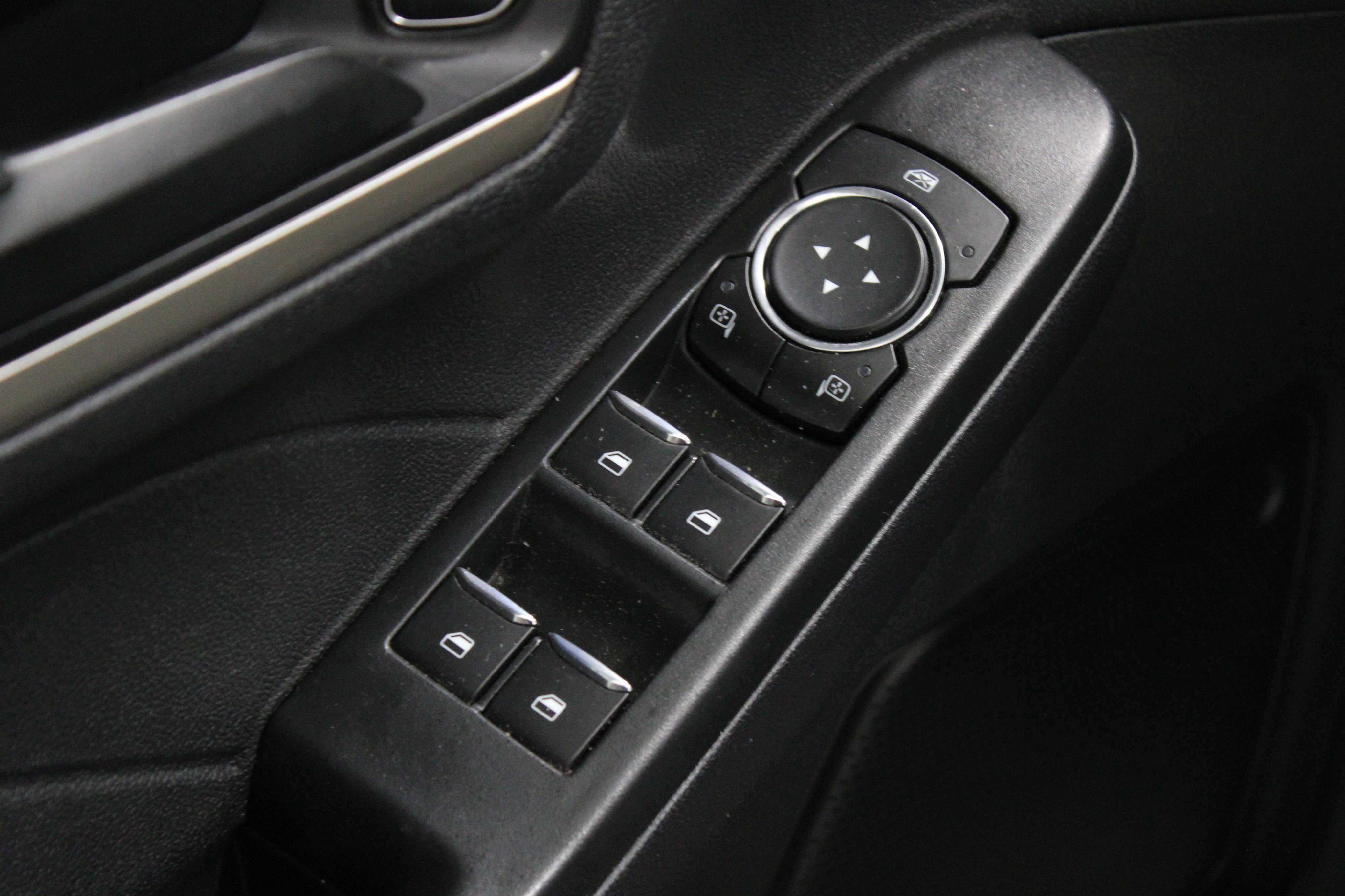 2022 Ford Escape SE Hybrid photo 3