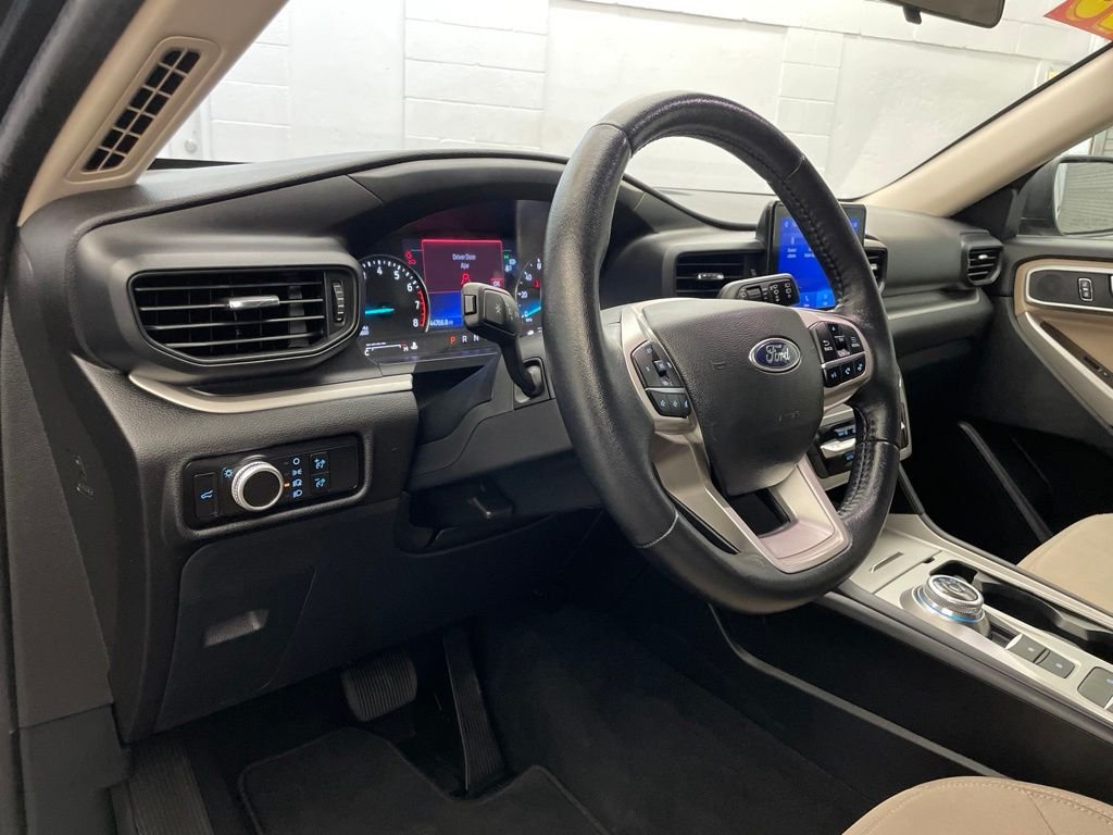 Used 2023 Blue Ford XLT image 19