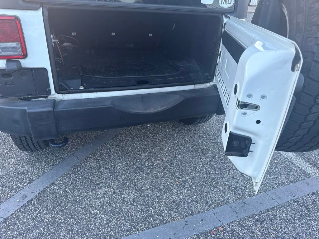 Used 2018 White Jeep Unlimited Sport image 13