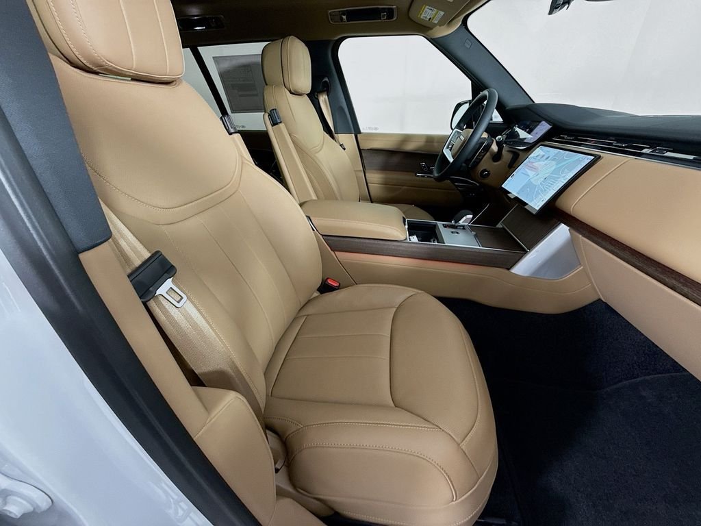 New 2026 Fuji White LAND ROVER SE image 30