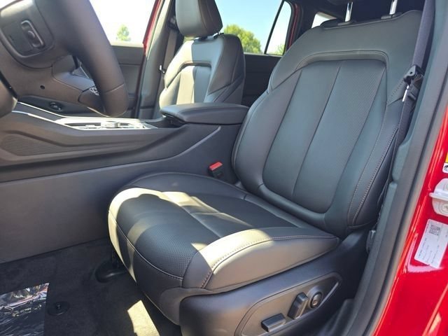 New 2026 Red Hot Pearl-Coat Exterior Paint Jeep Limited image 27
