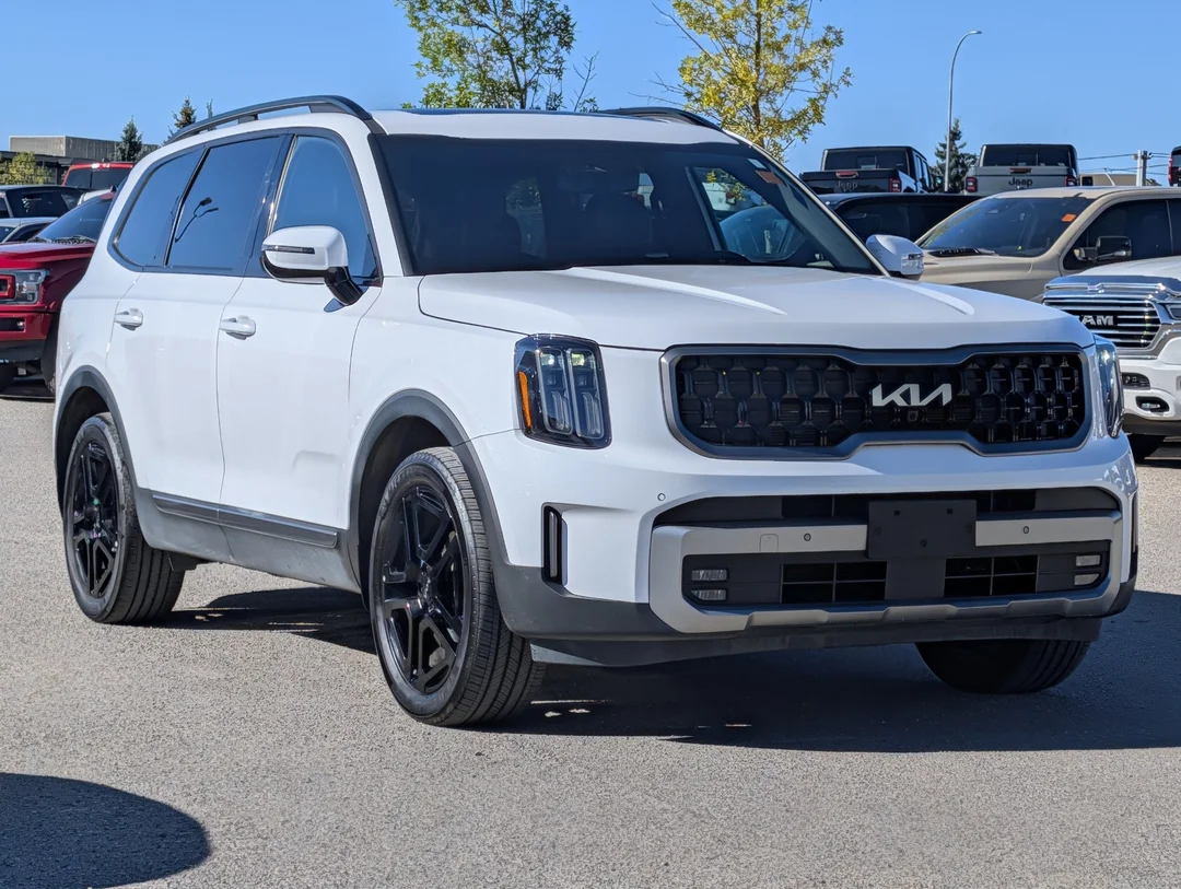 Used 2023 White Kia X-Line - - AWD - 3.8L V6 - 291 HP - 7 Passenger - Adaptive Cruise - Blind Spot & More! image 2