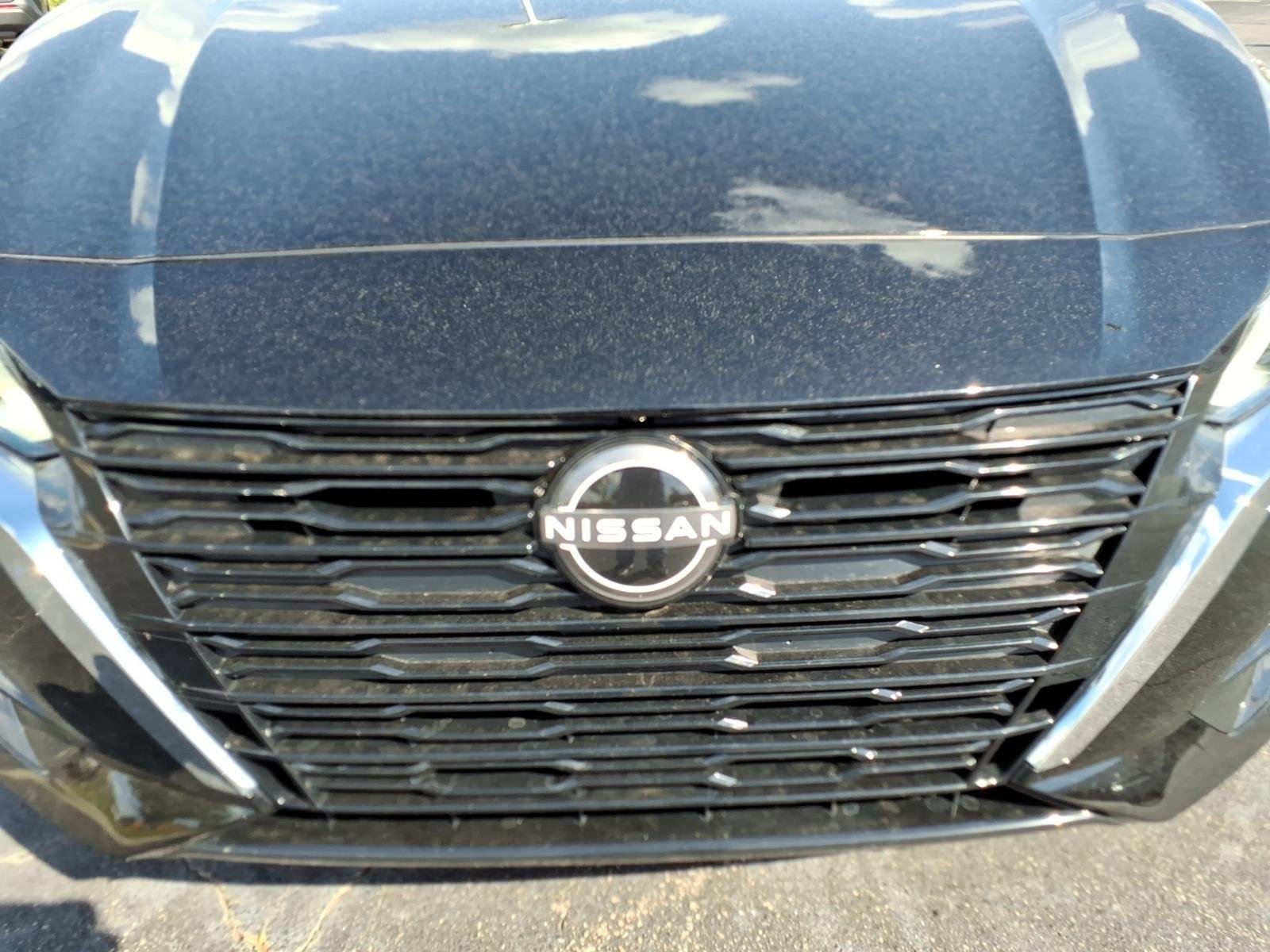 Used 2025 Super Black Nissan SL image 15