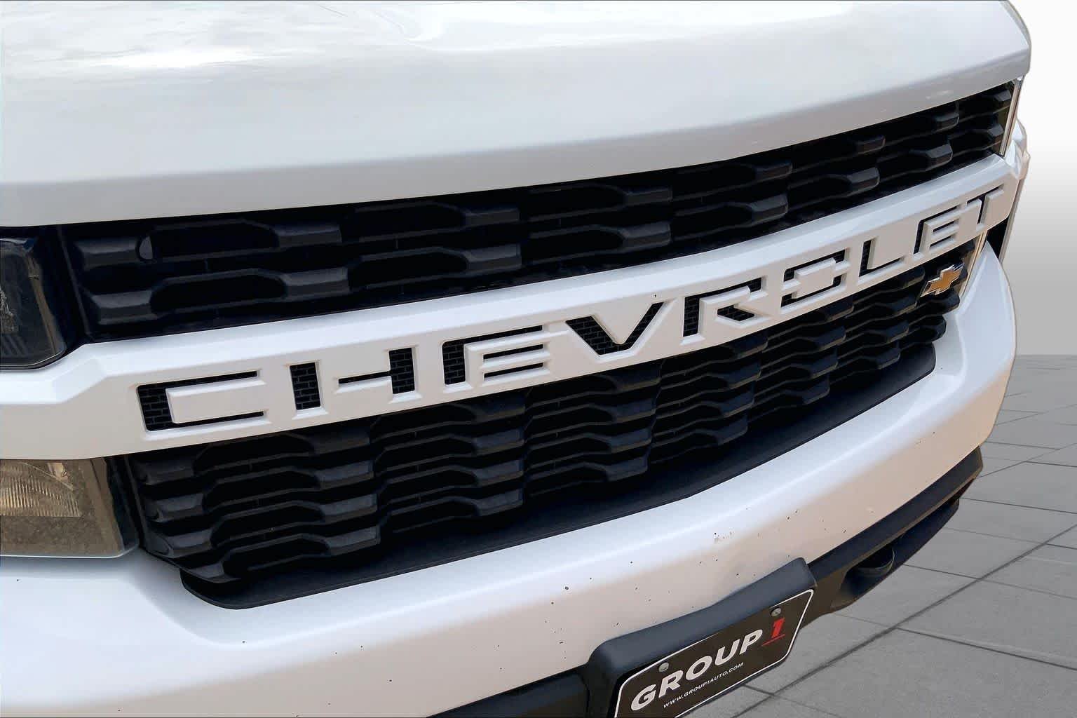 Used 2020 Summit White Chevrolet Custom image 28