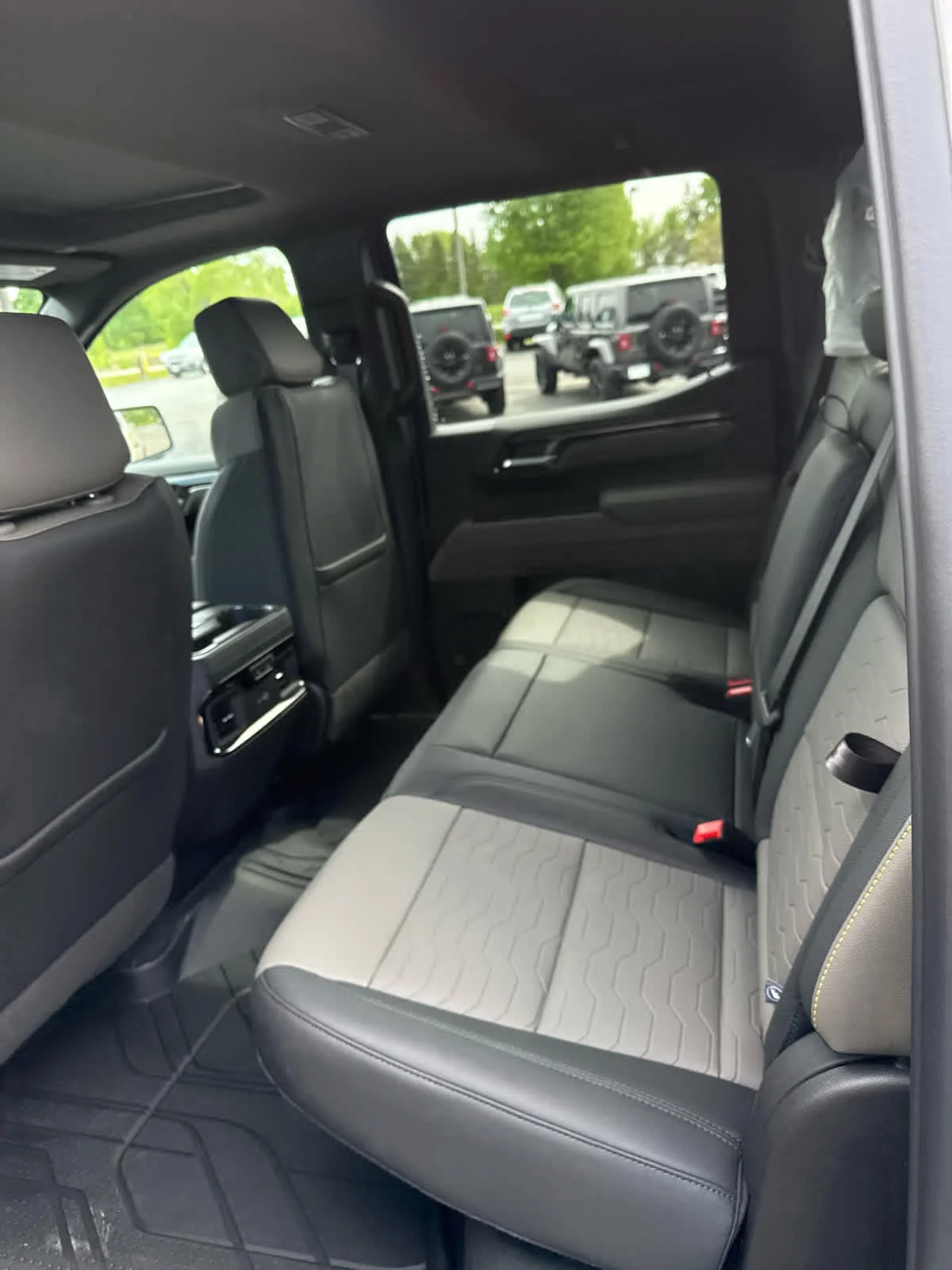 2026 Chevrolet Silverado 1500 ZR2 - Photo 15