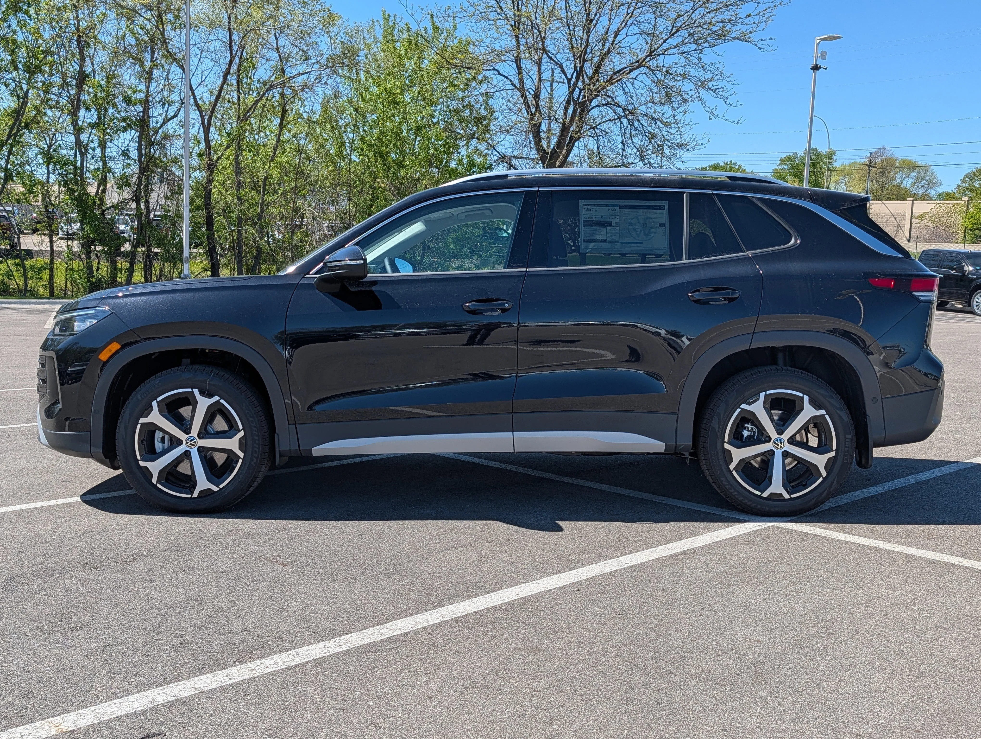 New 2026 Deep Black Pearl Volkswagen SE image 3